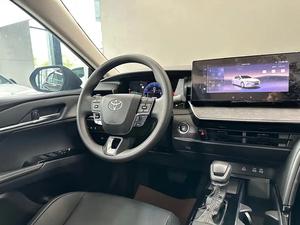 Toyota Camry 2025 — фото 10