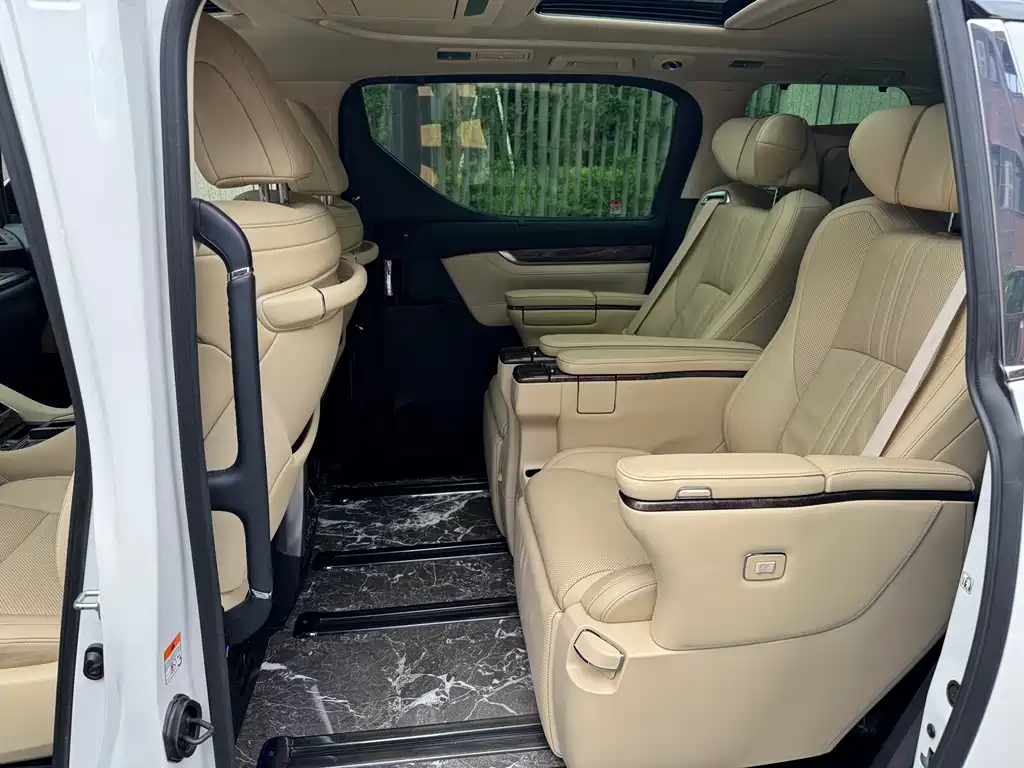 Toyota Vellfire 2023 — фото 4