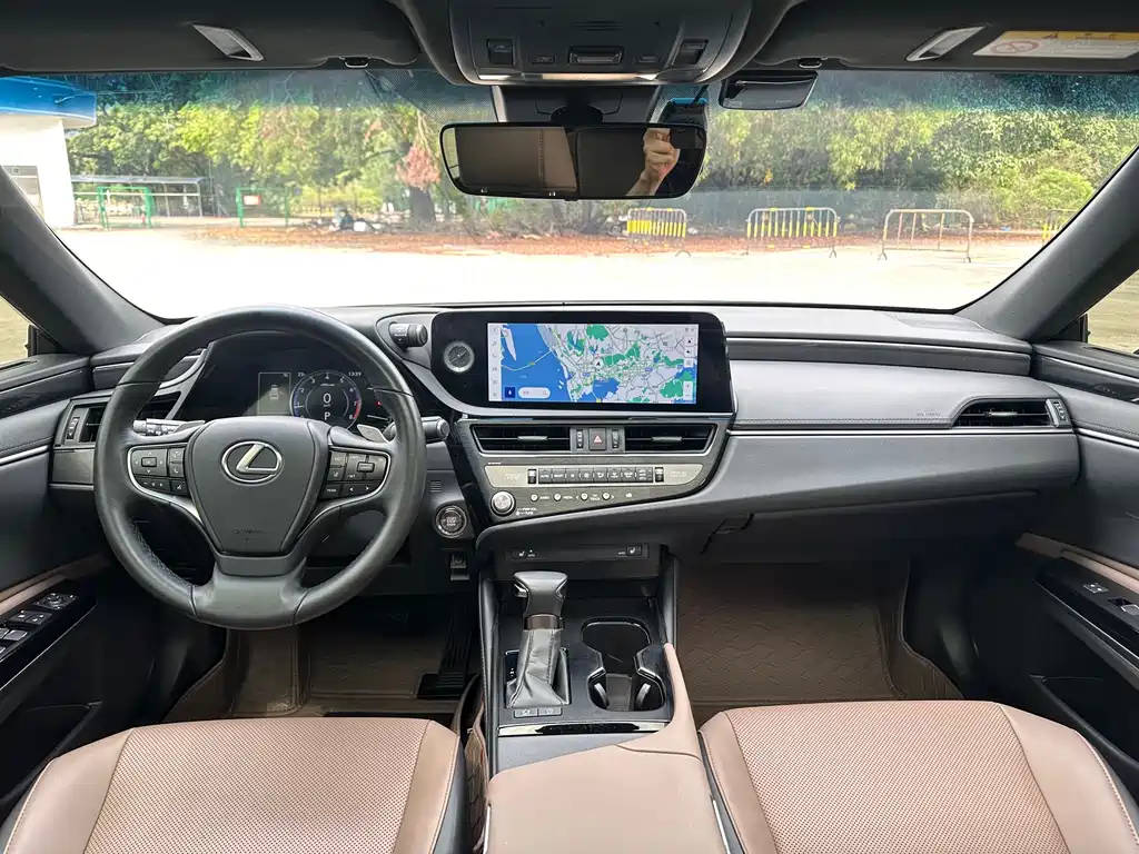 Lexus ES 2024