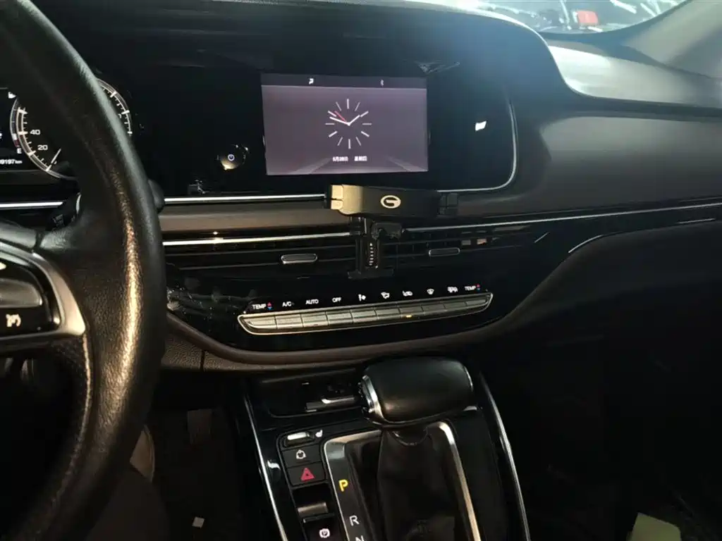 GAC Motor Trumpchi M6 2019 — фото 13