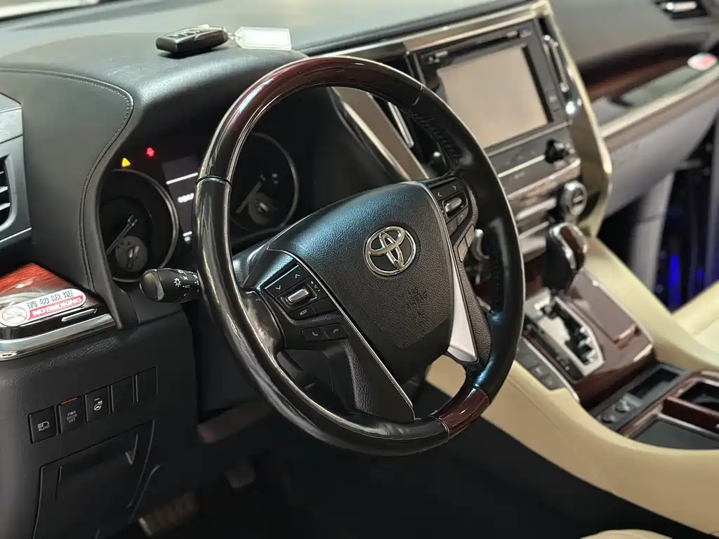 Toyota Alphard 2017 — фото 7