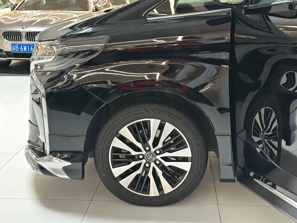 Toyota Alphard 2017 — фото 11