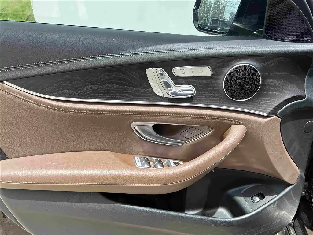 Mercedes-Benz E-Class 2017 — фото 11