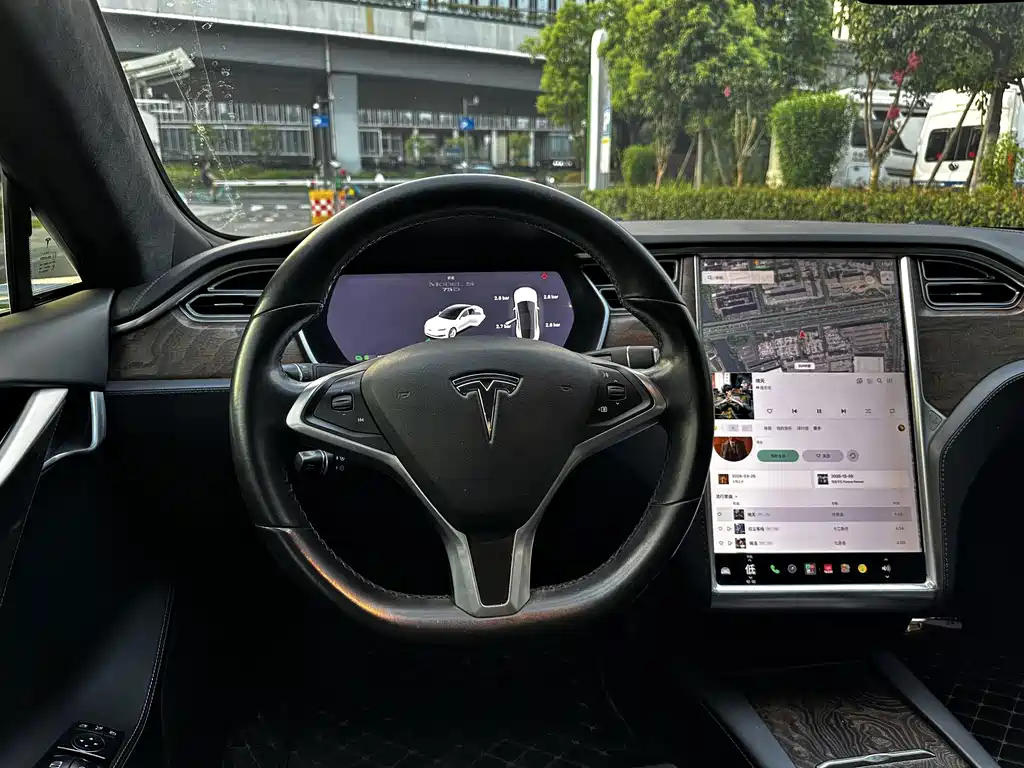 Tesla Model S 2018 — фото 13