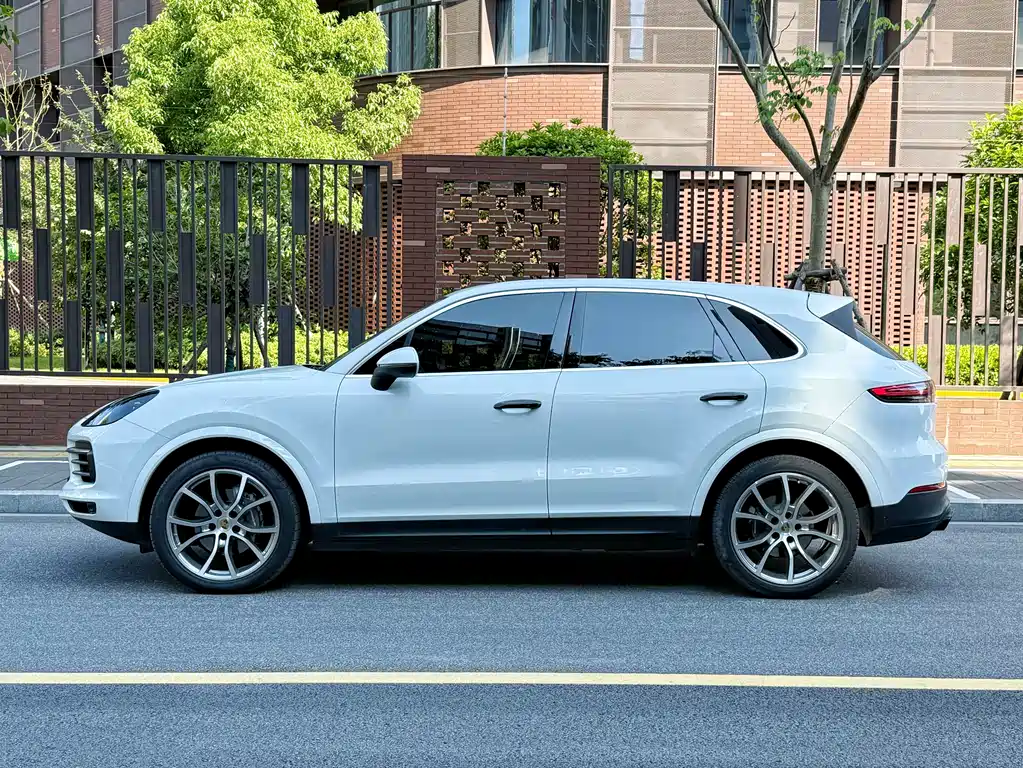 Porsche Cayenne 2019 — фото 3