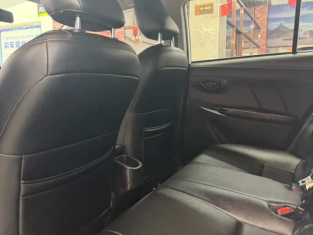 Toyota Yaris L 2022 — фото 19