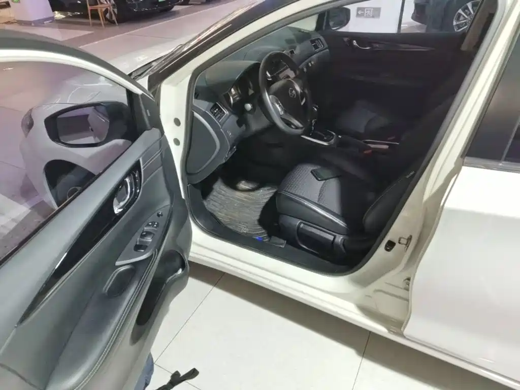 Nissan Tiida 2018 — фото 11