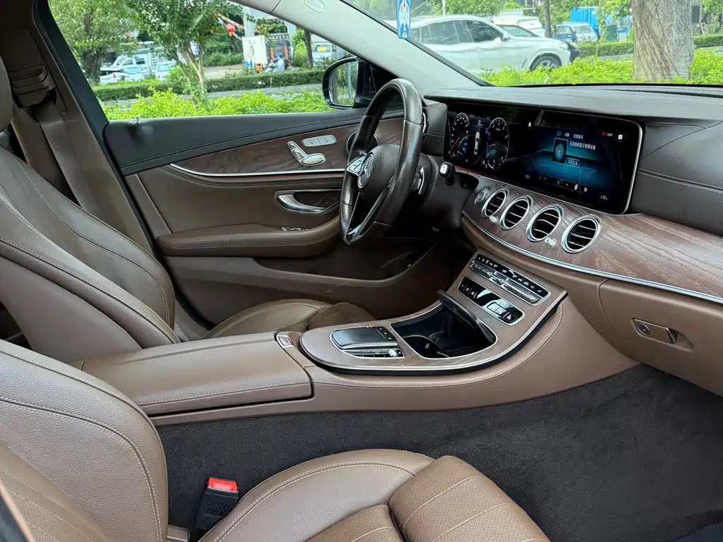 Mercedes-Benz E-Class 2022 — фото 16