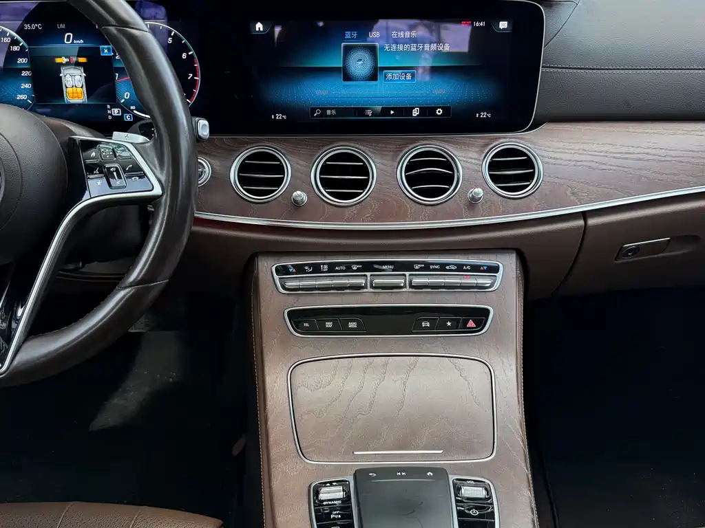 Mercedes-Benz E-Class 2022 — фото 8