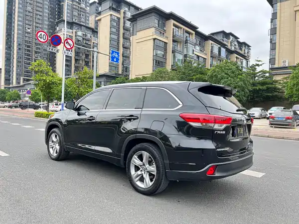 Toyota Highlander 2021