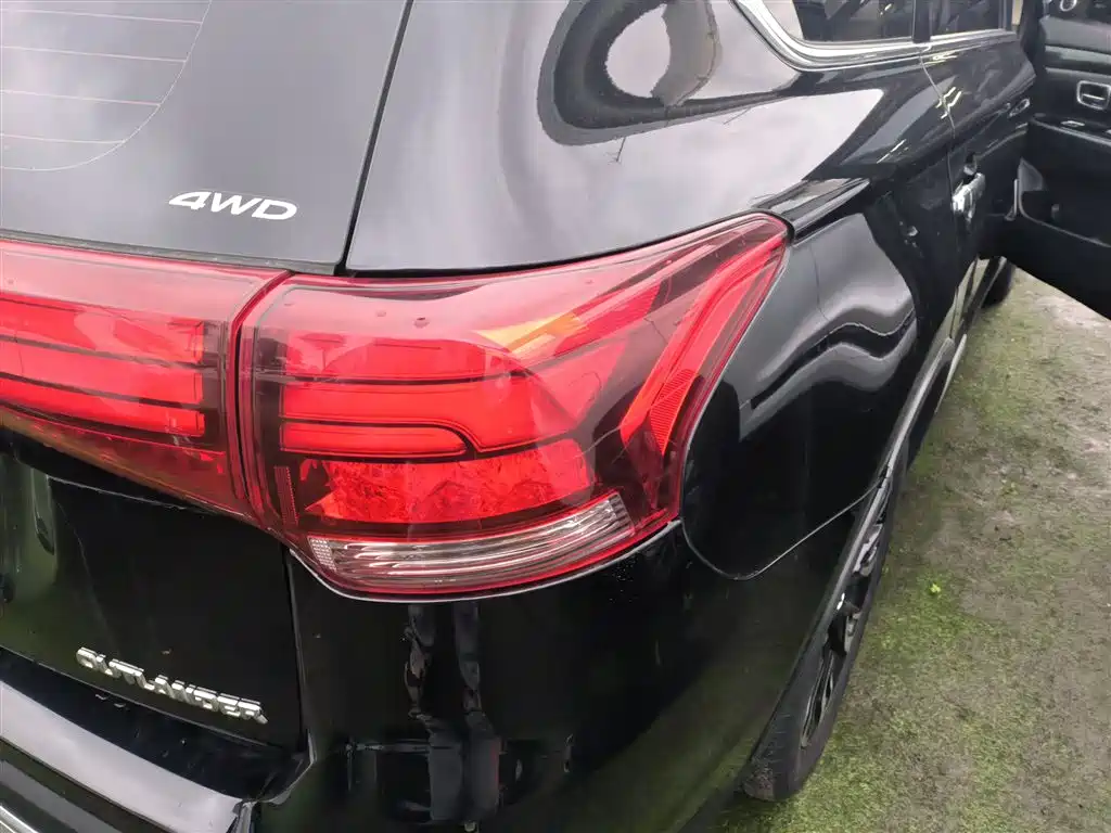 Mitsubishi Outlander 2020 — фото 24