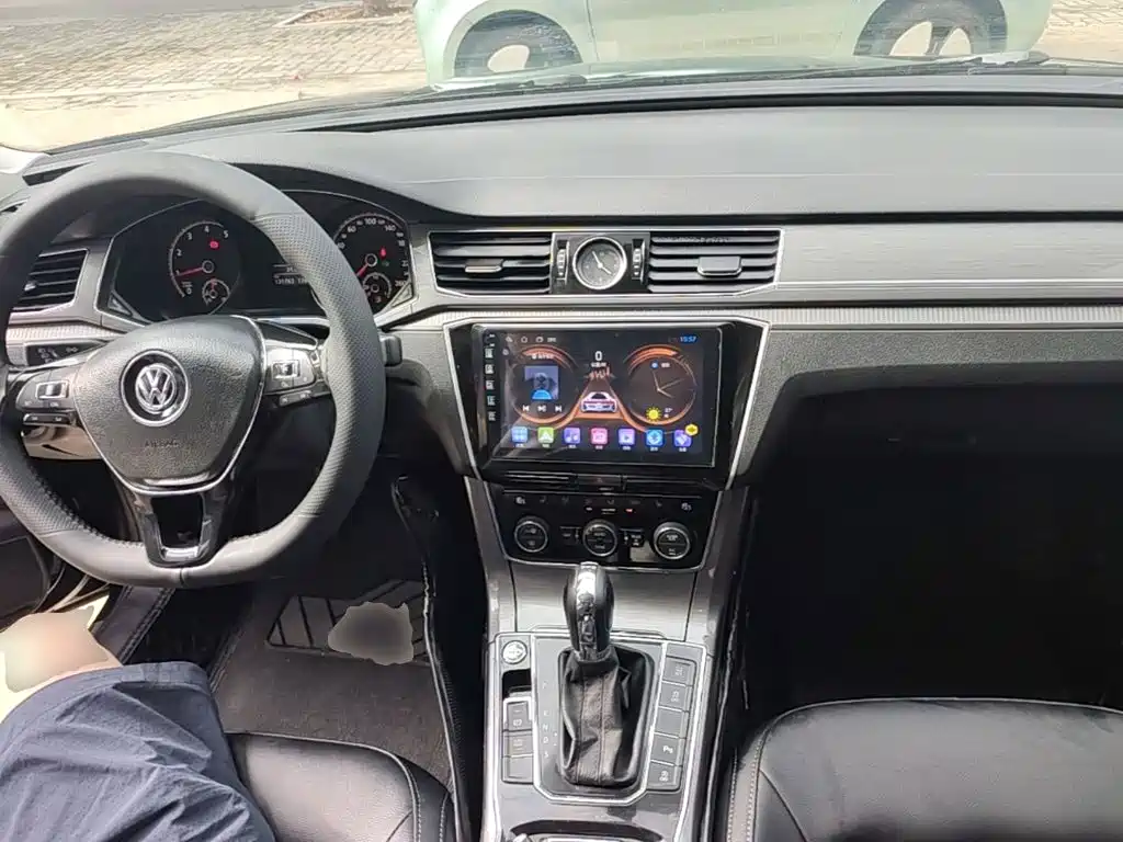 Volkswagen Passat 2017 — фото 10