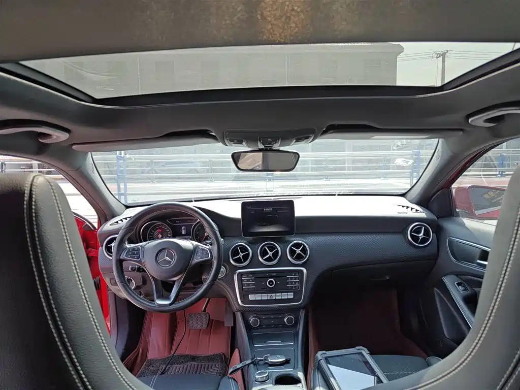 Mercedes-Benz A-Class 2017 — фото 14