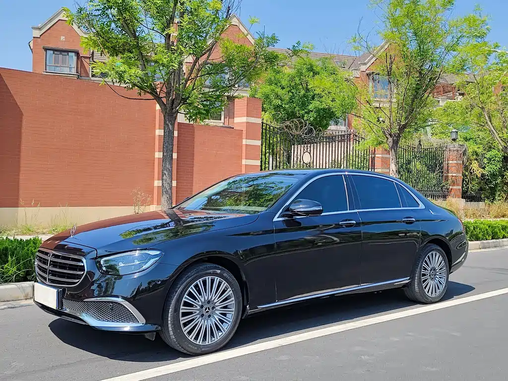 Mercedes-Benz E-Class 2023 — фото 16