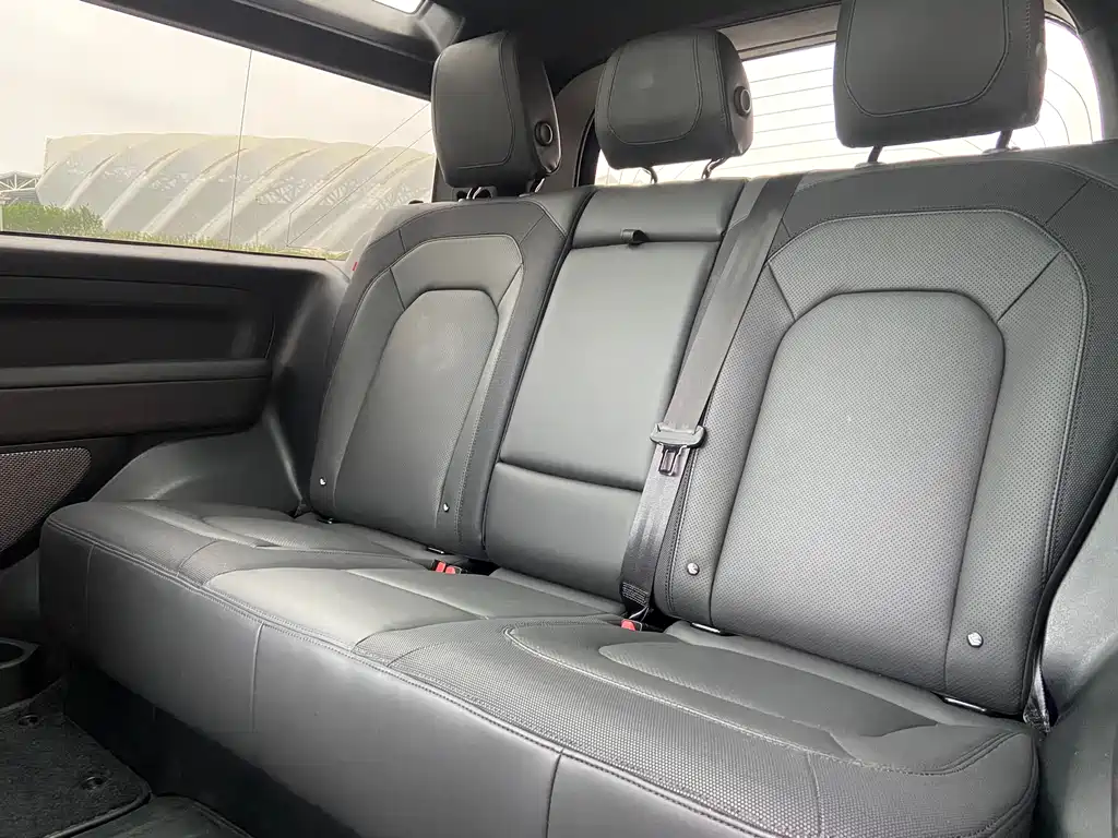 Land Rover Defender 2023 — фото 10