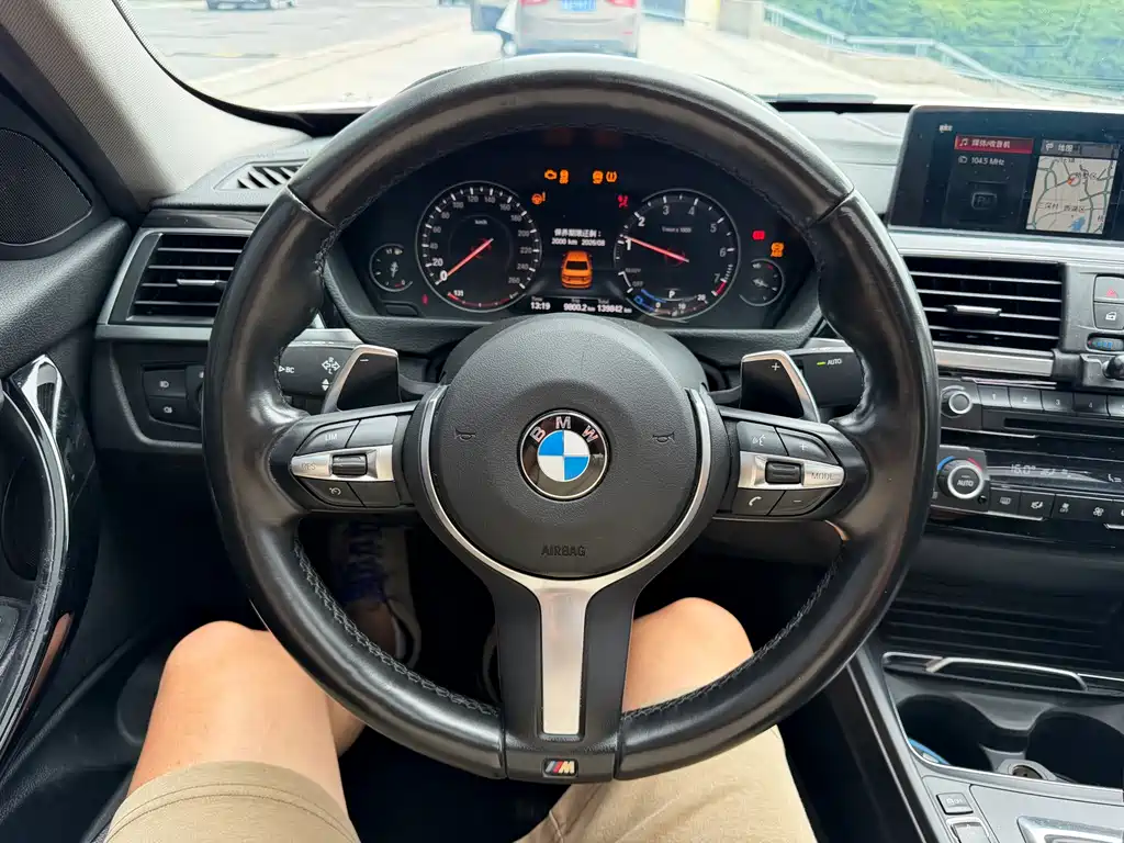 BMW 3 Series 2018 — фото 11