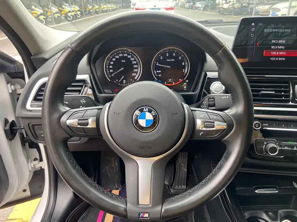 BMW 1 Series 2023 — фото 15