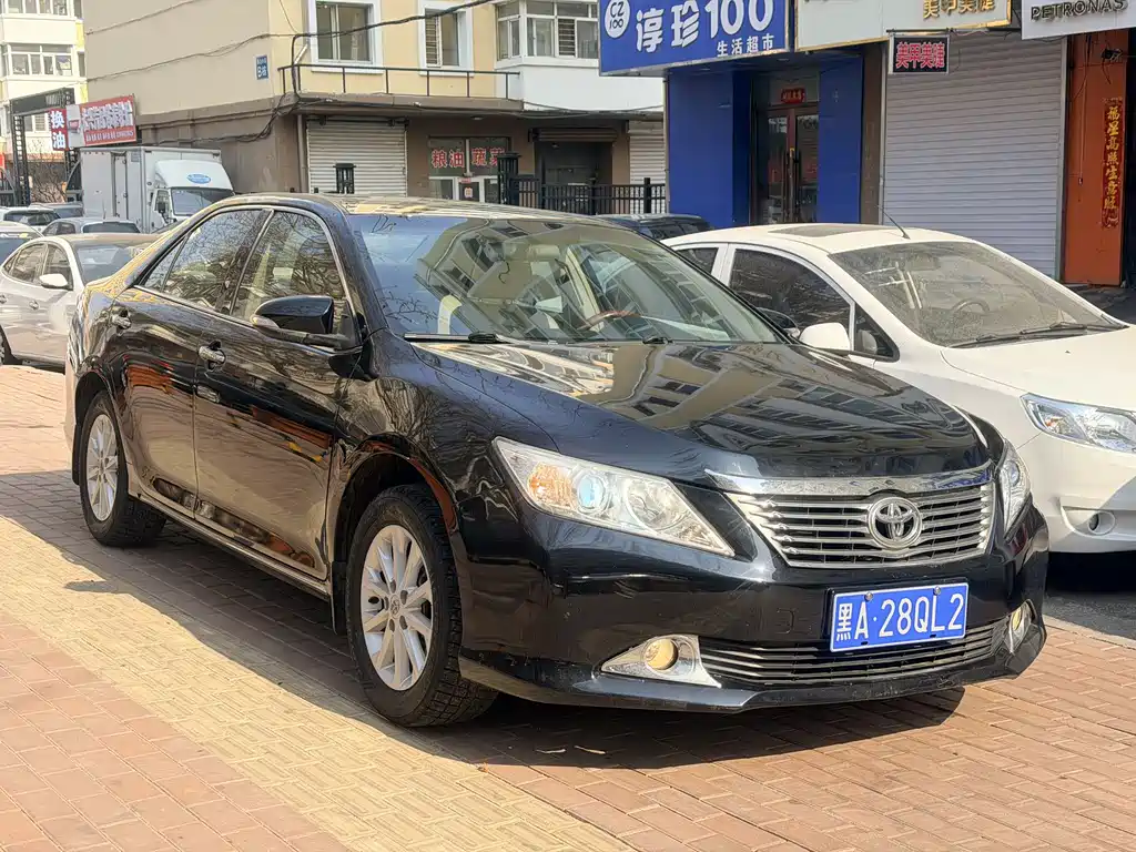 Toyota Camry 2013 — фото 1