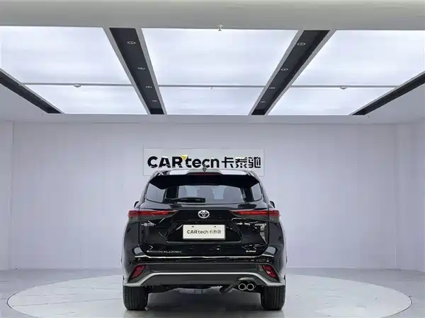 Toyota Crown Kluger 2024
