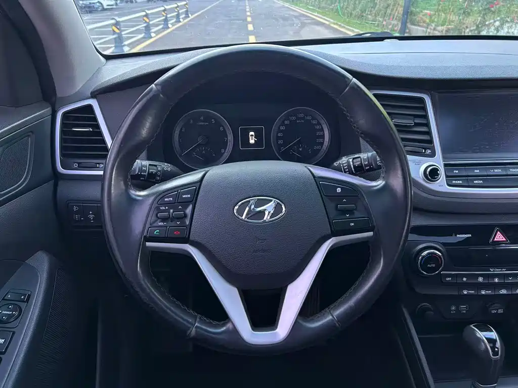 Hyundai Tucson 2017 — фото 10