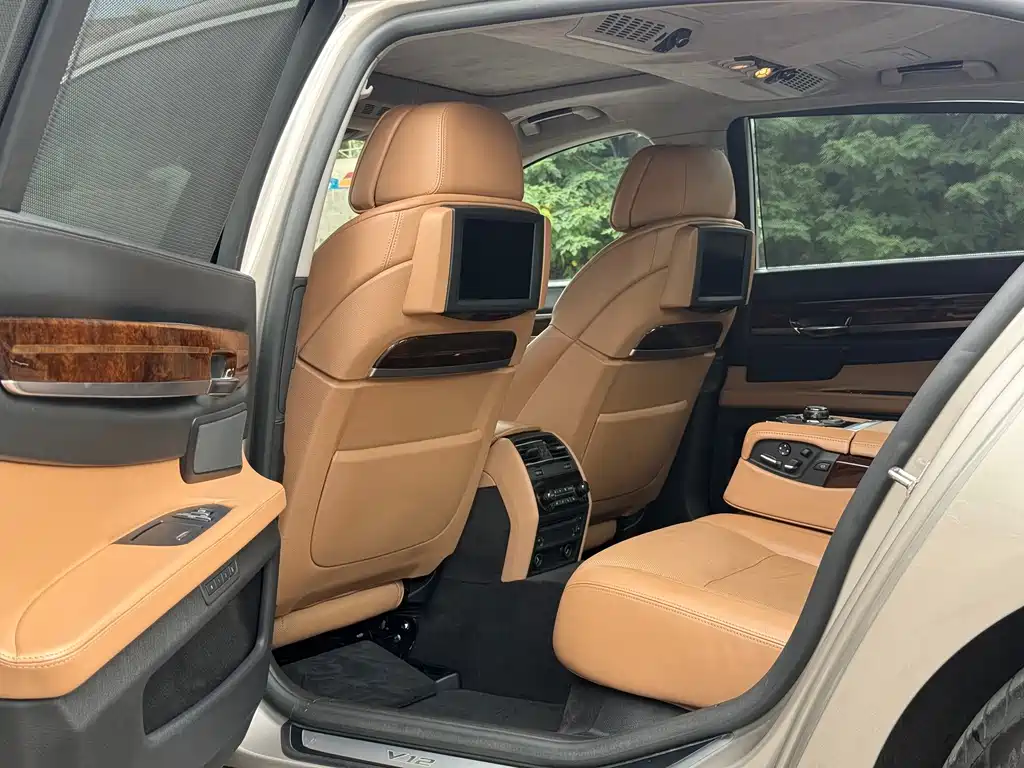 BMW 7 Series 2014 — фото 10