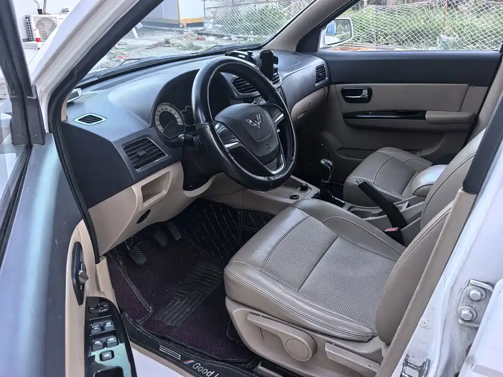 Wuling Hongguang 2015 — фото 12