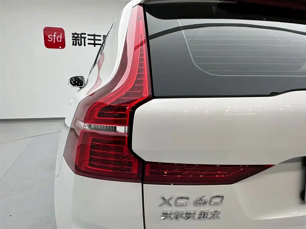 Volvo XC60 2024 — фото 28