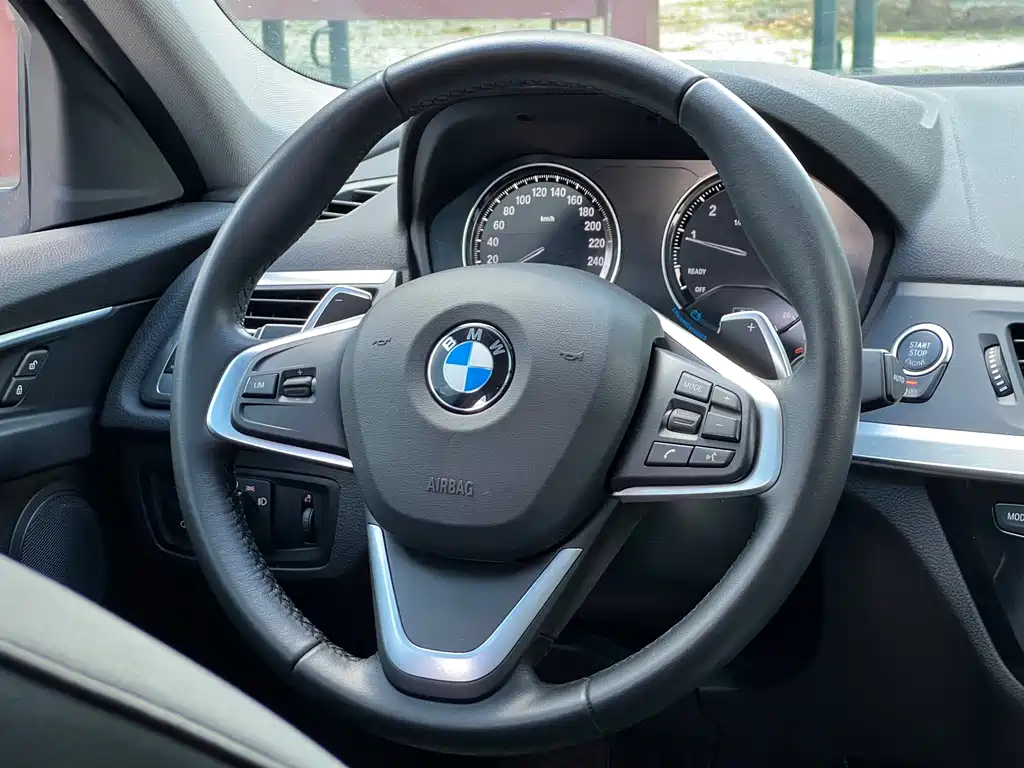 BMW 1 Series 2018 — фото 16