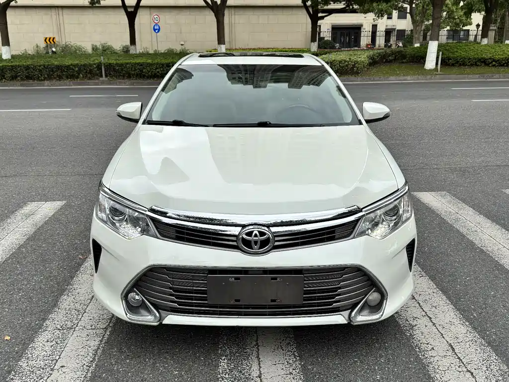 Toyota Camry 2015 — фото 2