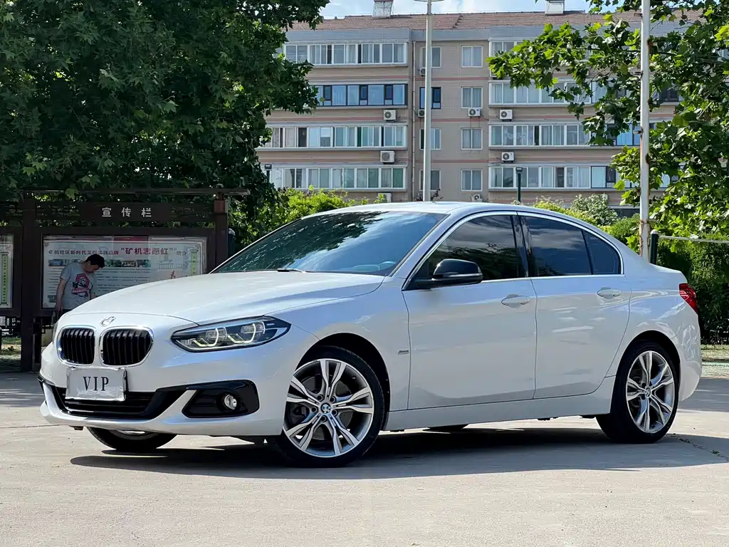 BMW 1 Series 2018 — фото 1