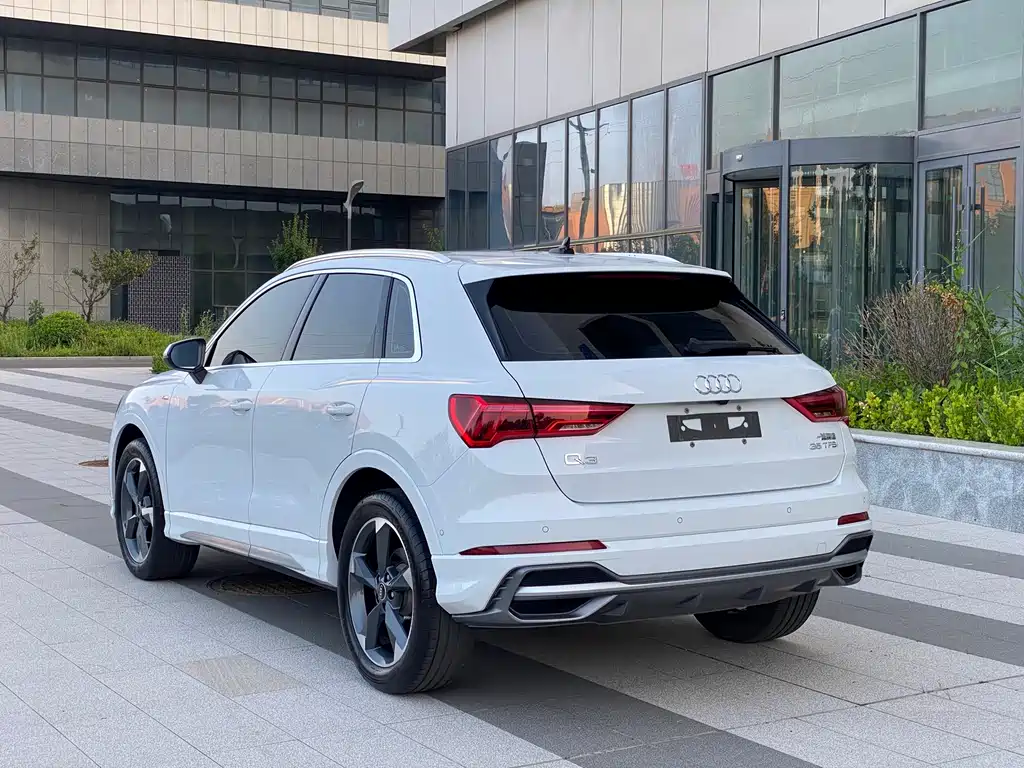 Audi Q3 2023 — фото 16