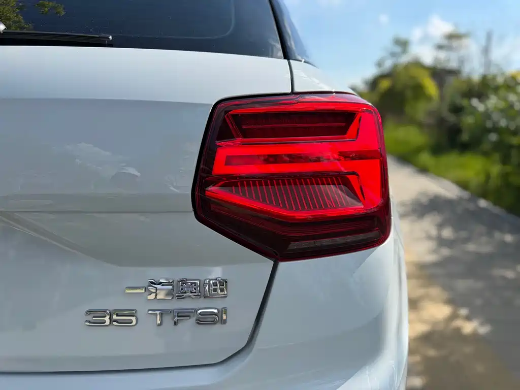 Audi Q2L 2023 — фото 19