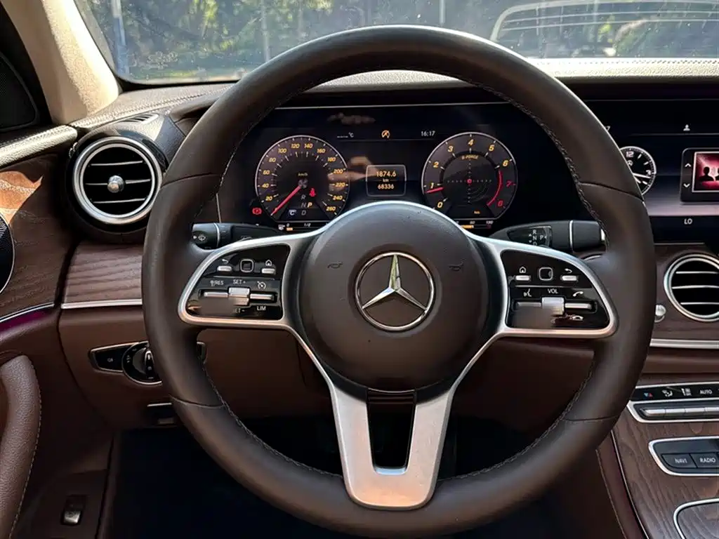 Mercedes-Benz E-Class 2020 — фото 15