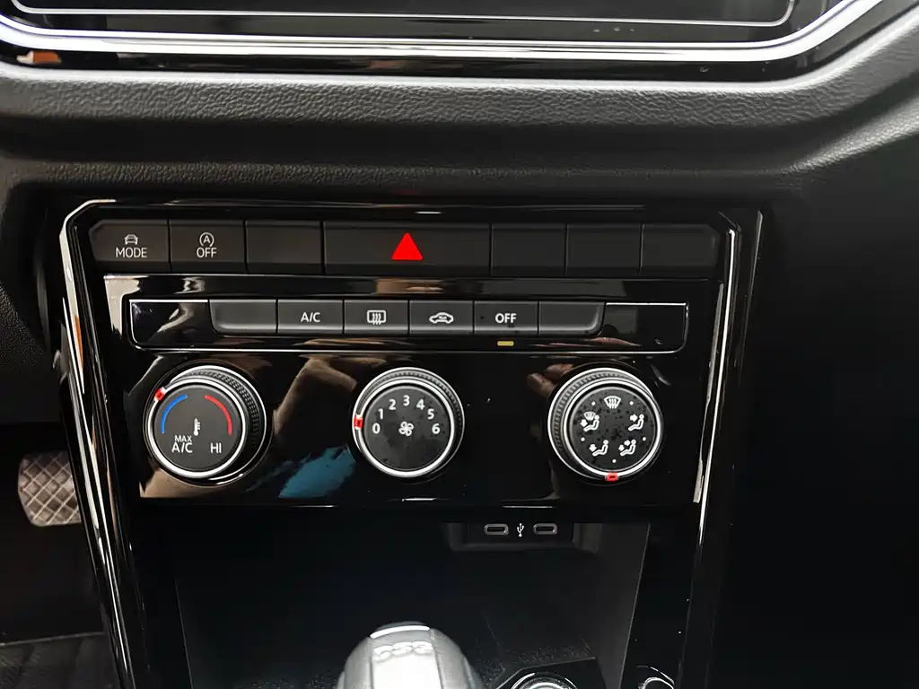 Volkswagen T-Roc 2022 — фото 14