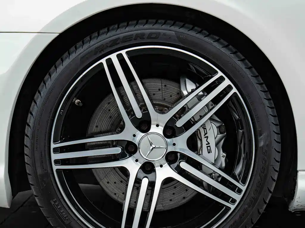 Mercedes-Benz CLS AMG 2010 — фото 4