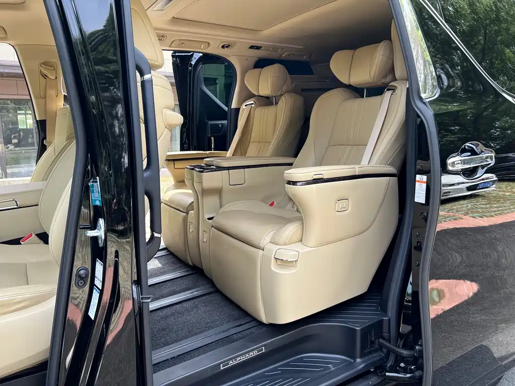 Toyota Alphard 2021 — фото 6