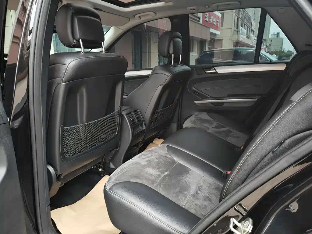 Mercedes-Benz M-Class 2010 — фото 10
