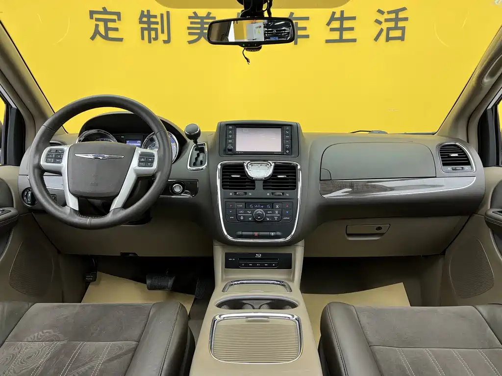 Chrysler Grand Voyager 2017 — фото 12