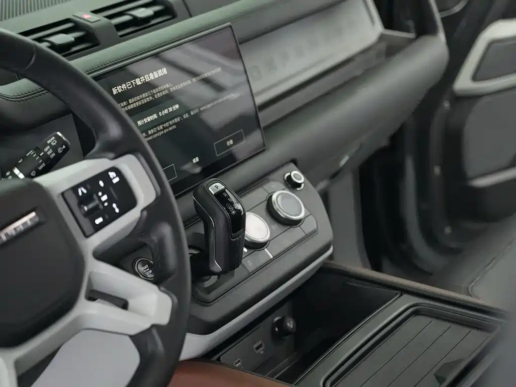 Land Rover Defender 2024 — фото 10