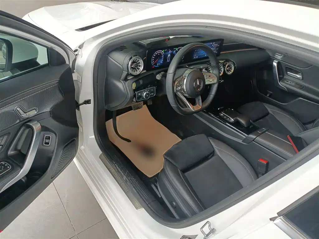 Mercedes-Benz A-Class 2023 — фото 12