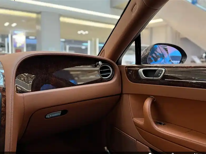 Bentley Flying Spur 2011 — фото 16