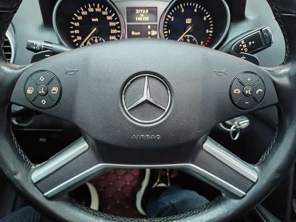 Mercedes-Benz M-Class 2010 — фото 15
