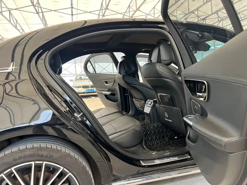 Mercedes-Benz C-Class 2024 — фото 18