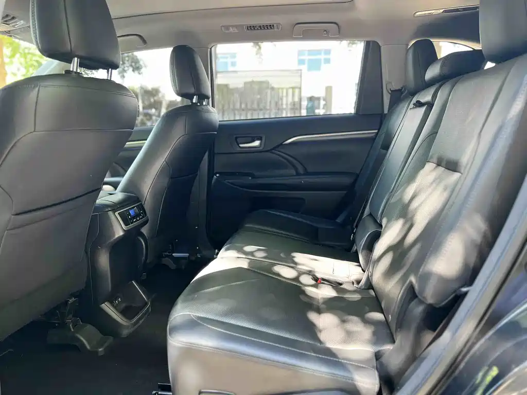 Toyota Highlander 2018 — фото 12