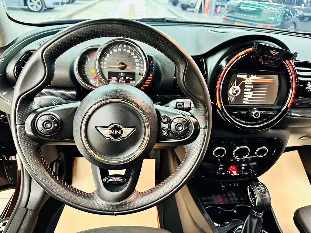 MINI Clubman 2017 — фото 37