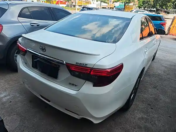 Toyota Reiz 2013