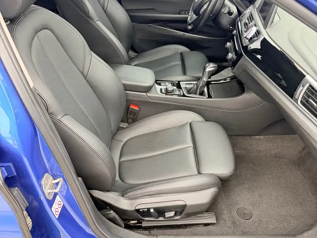 BMW 1 Series 2018 — фото 13