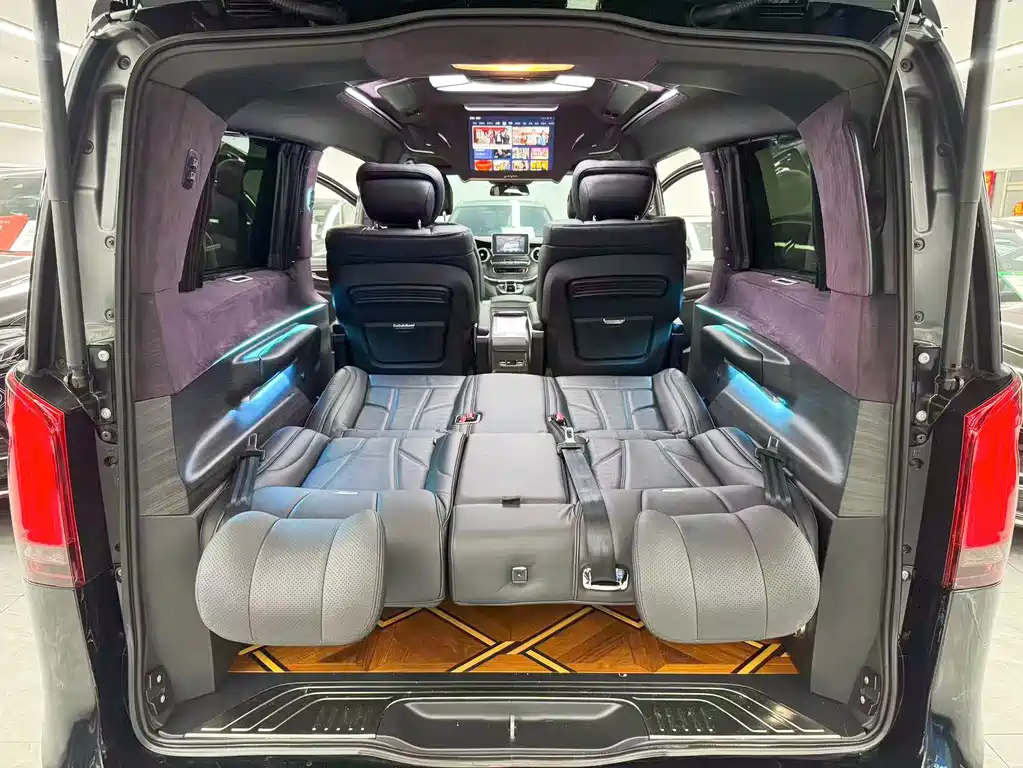 Mercedes-Benz V-Class 2019 — фото 11