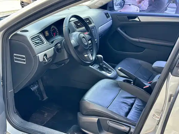 Volkswagen Sagitar 2014