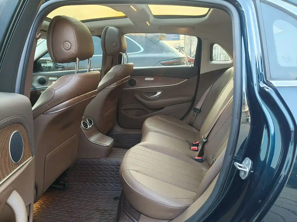 Mercedes-Benz E-Class 2023 — фото 17